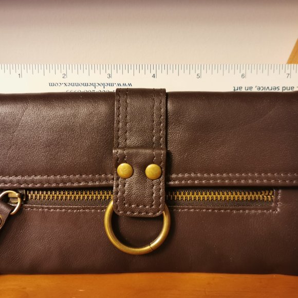 Danier genuine leather purse /wallet brown very soft leather w buckle & zipper - Picture 3 of 9